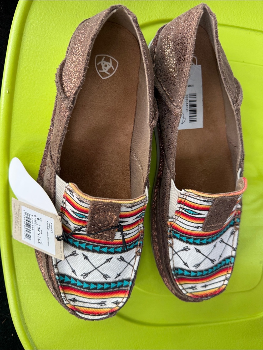 Brand new Ariat women’s rose gold Aztec arrow print cruiser shoes size 8